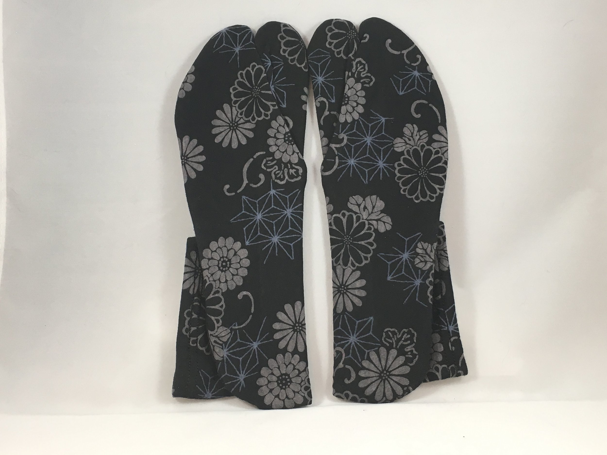 Tabi (足袋 Japanese socks)