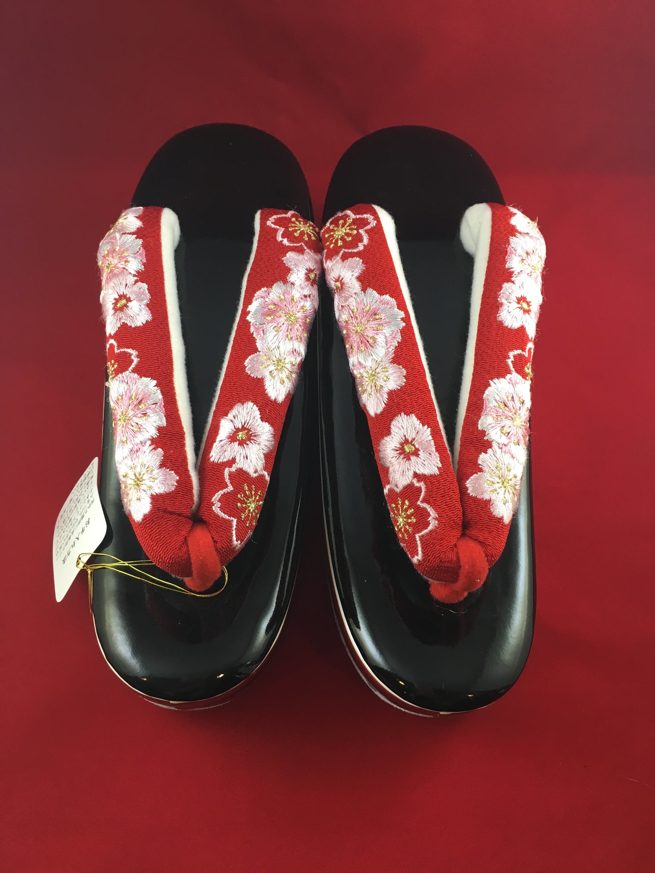 Zōri  (草履 – Japanese kimono flip-flops)